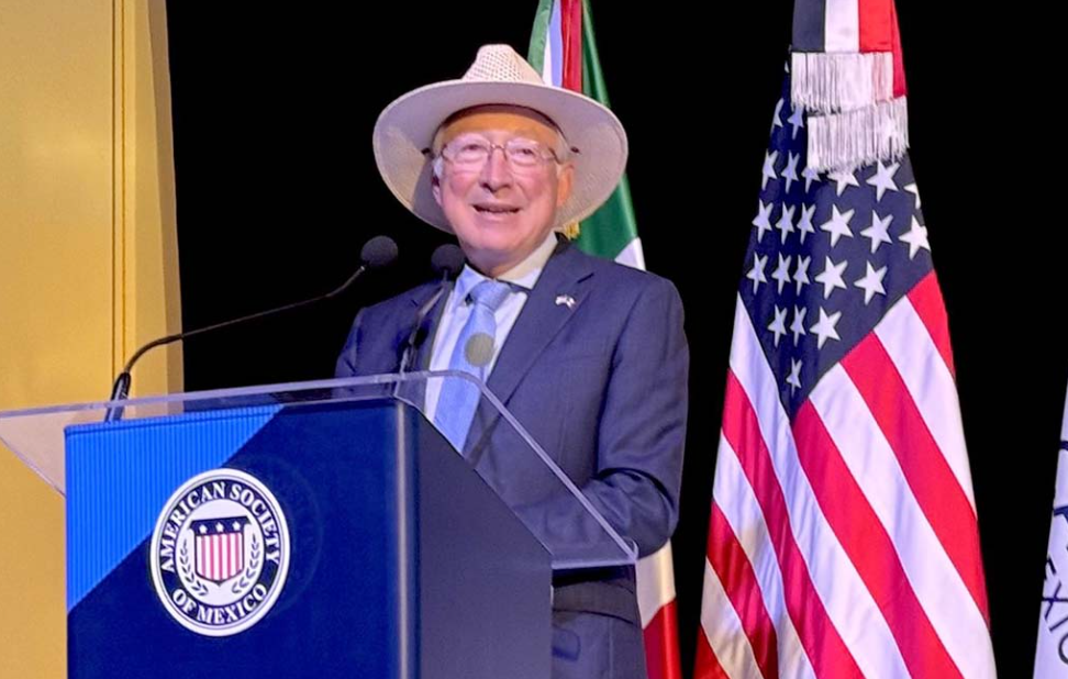 PESE A REFORMA JUDICIAL, SE MANTENDRÁ INTEGRACIÓN ECONÓMICA MÉXICO Y EU: KEN SALAZAR